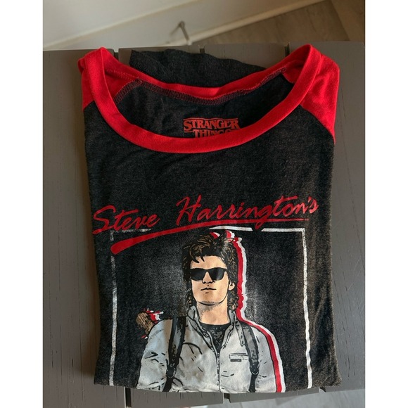 STRANGER THINGS women's STEVE babysitter tee shirt small - Picture 9 of 9